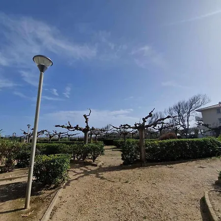 4 Personnes Avec Terrasse Et Parking à Marseillan-plage - Fr-1-326-388